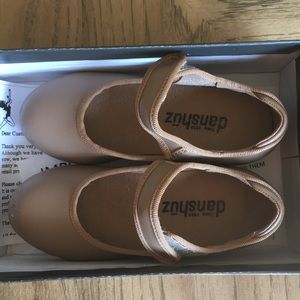 Nude tap shoes